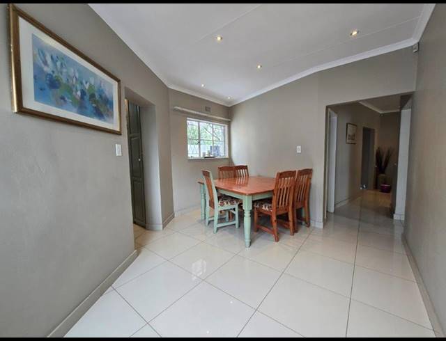 3 BEDROOM FREEHOLD FOR SALE IN BRACKENDOWNS